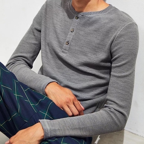 🍁FREE w/any order‼️URBAN OUTFITTERS UO dark gray long sleeve tee carter Henley - Picture 2 of 6